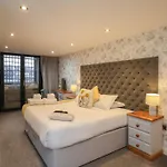 Premier, Transit & Lady Hilda Engine Shed Holiday home Whitby