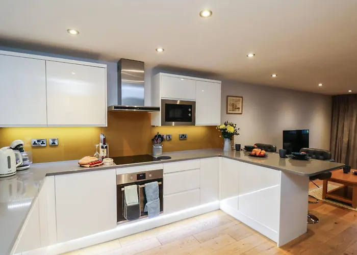 Premier, Transit & Lady Hilda Engine Shed 度假居 *