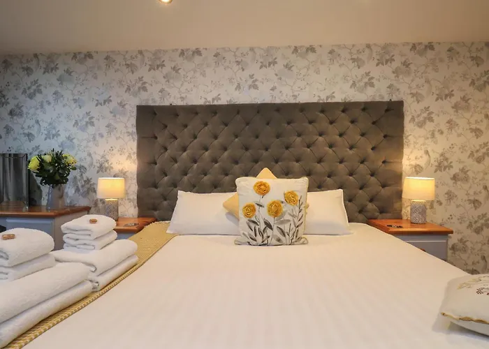 Premier, Transit & Lady Hilda Engine Shed 度假居 *